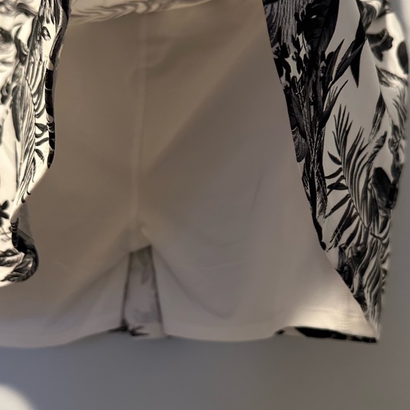 TOMMY BAHAMA TABU JUNGLE BLACK WHITE Golf Tennis Ruffle Hem Skort - Picture 4 of 5